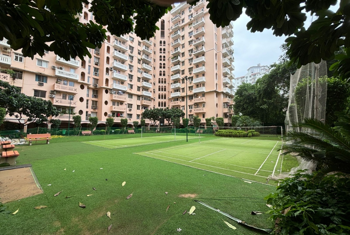 4BHK for sale in DLF wellington estate