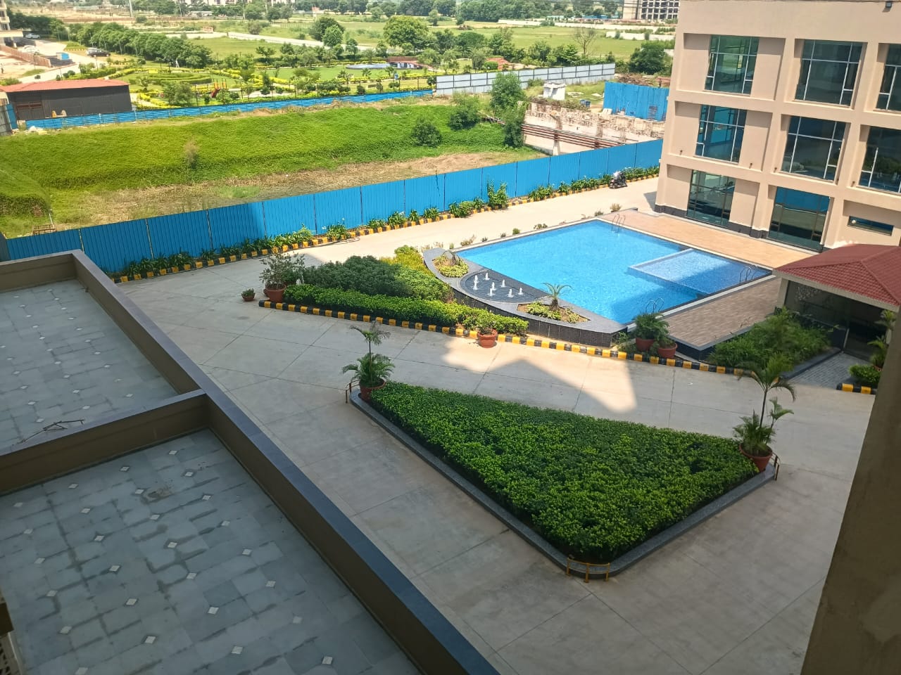 Pareena coban Sector 99A Dwarka Expressway club with swimming pool