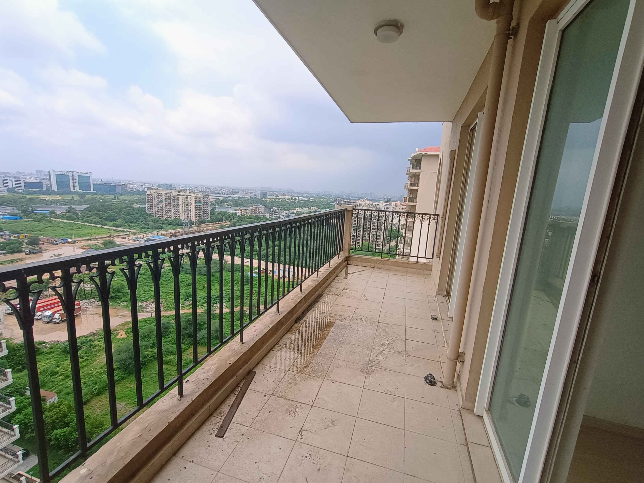 DLF Express Greens balcony