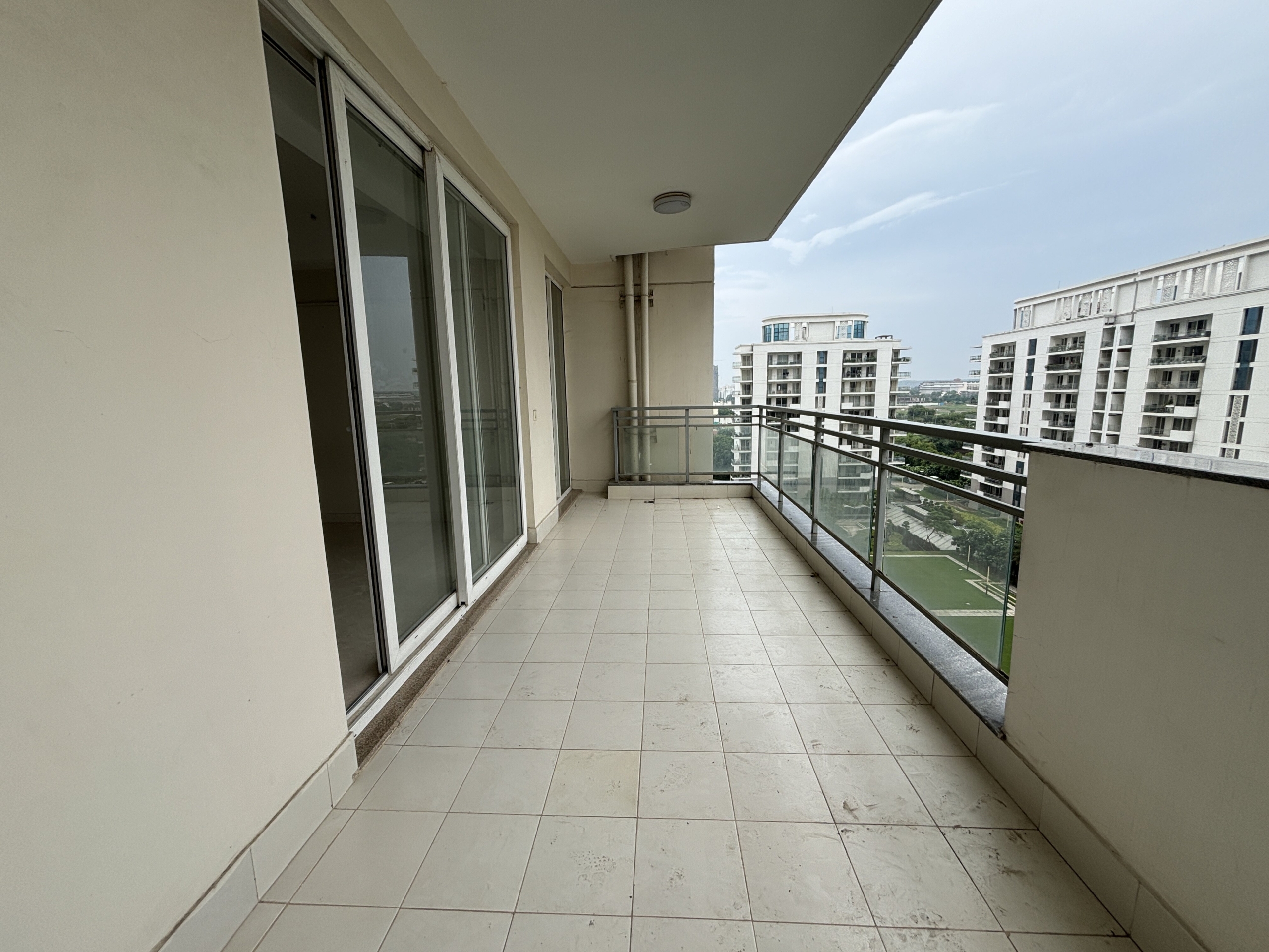 DLF Ultima 4bhk for sale balcony area