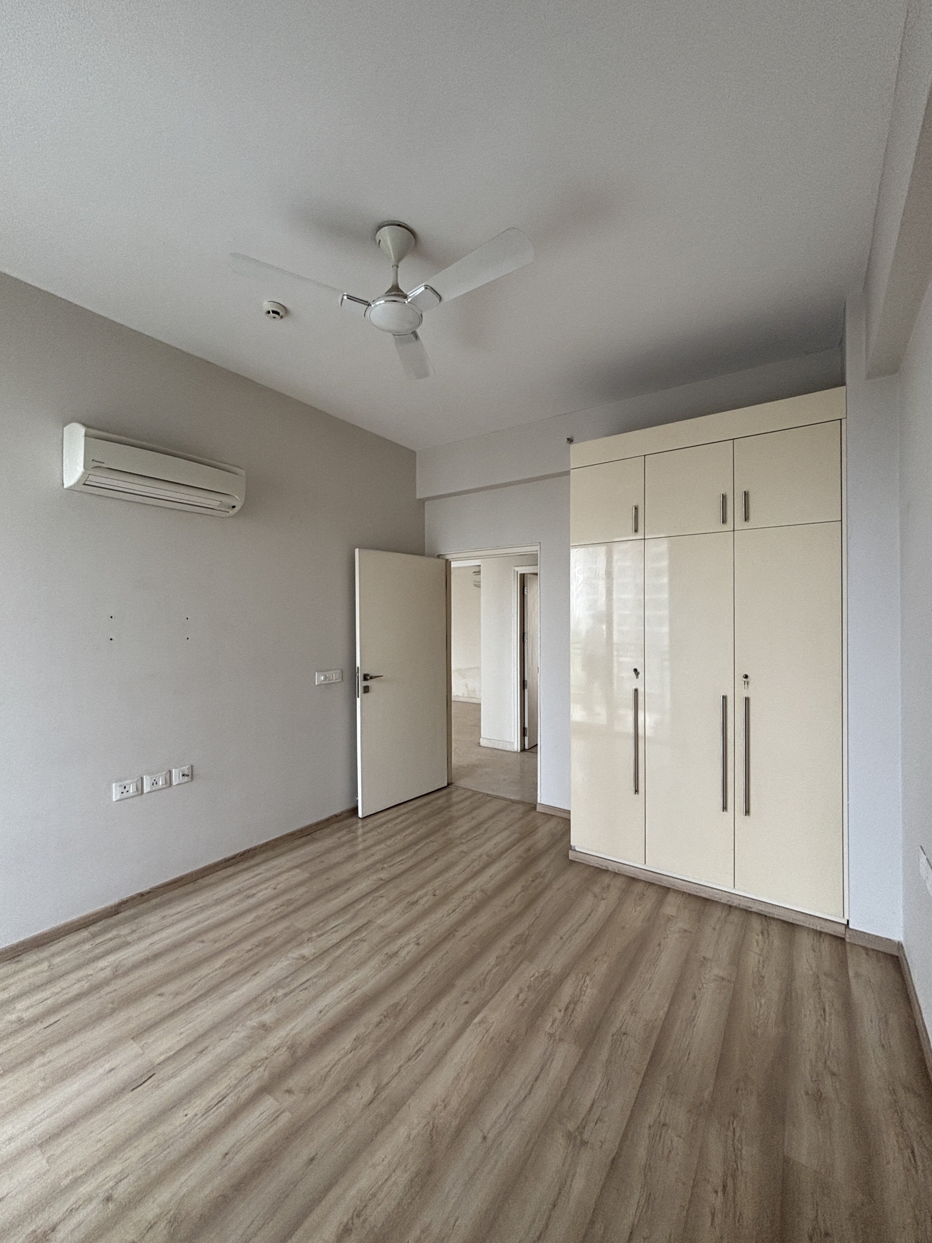 DLF Ultima 4bhk for sale bedroom