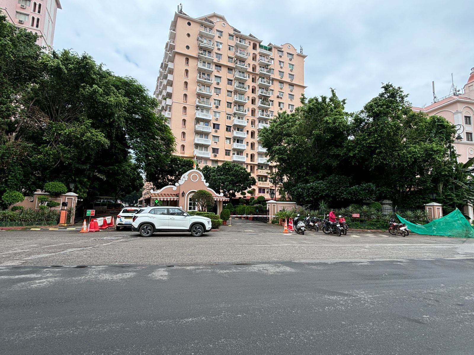 4BHK for sale DLF wellington estate entrance gate